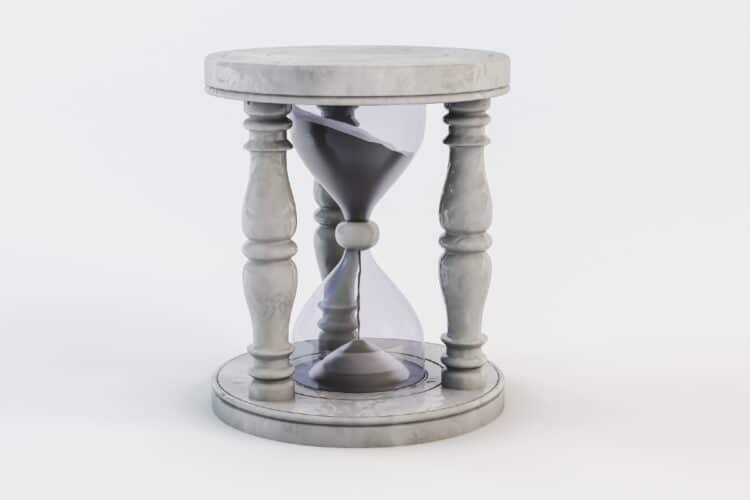 Image of hourglass, Zenith warns advisers not to wait ahead of APRA change